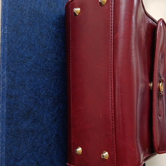 Elegant Burgandy Leather Handbag - Picture 6 of 11